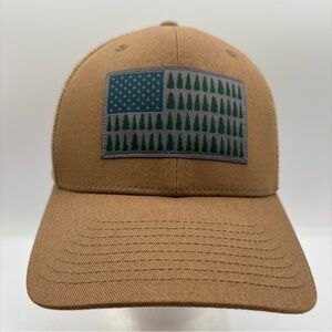 Columbia FlexFit Mesh Tree Flag Men Tan Medium/Large Fitted Baseball Stretch Hat